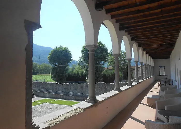 Monastero Del Lavello カロルツィオコルテ