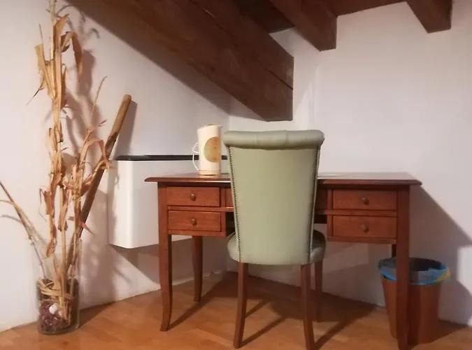 Monastero Del Lavello カロルツィオコルテ