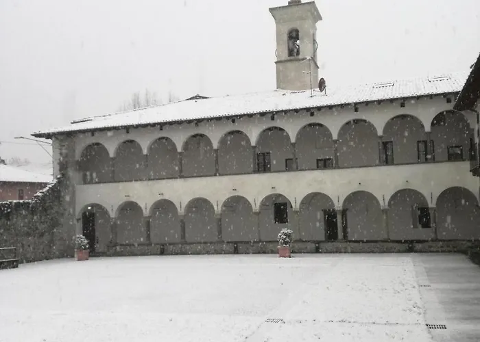 ホテル Monastero Del Lavello カロルツィオコルテ